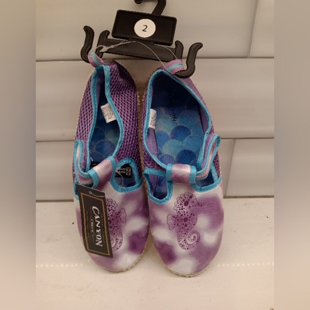 Girls Canyon Creek Water Shoes SZ 2